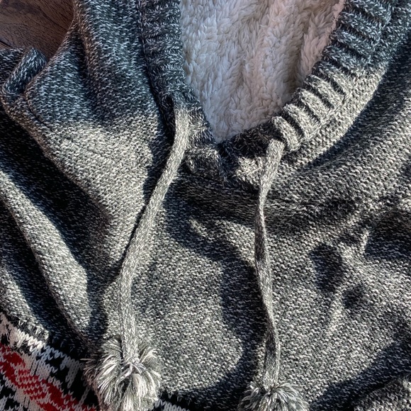 Cute Cozy knit sweater with hood. - Picture 3 of 6